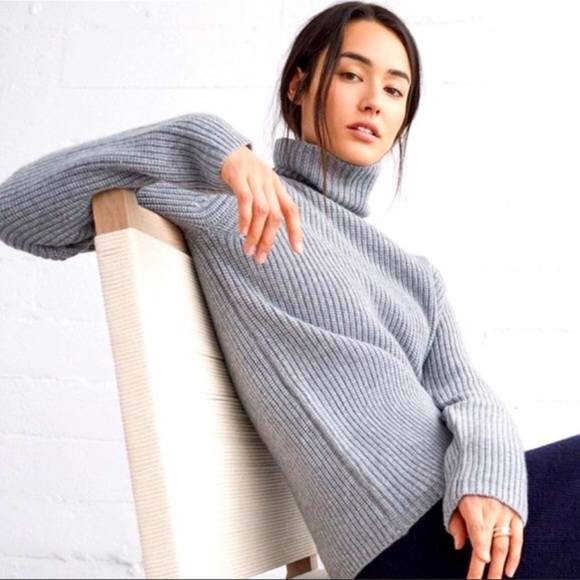 Jenni Kayne Cashmere Turtleneck Pullover Sweater
Heather Grey Size Small - Picture 2 of 9